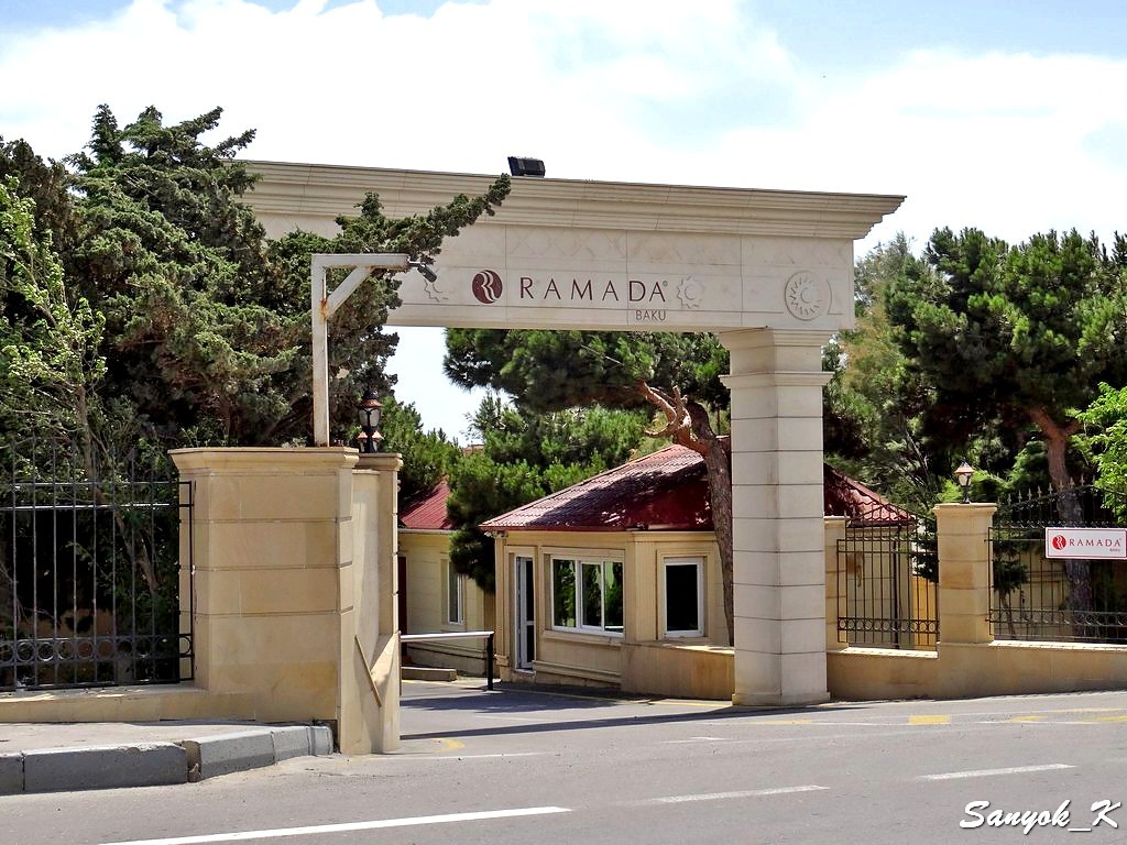 8321 Ramada Hotel Отель Рамада