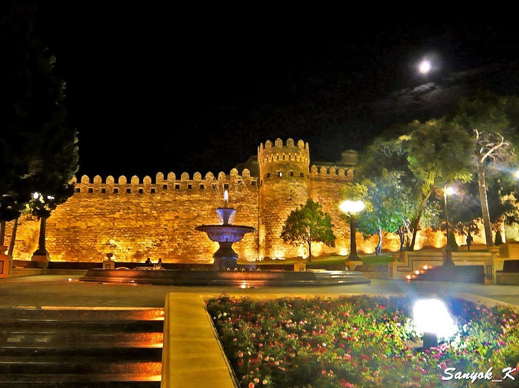3493 Icheri Sheher Fortress walls near Sabir garden Ичери шехер Cтены у Сквера имени Сабира