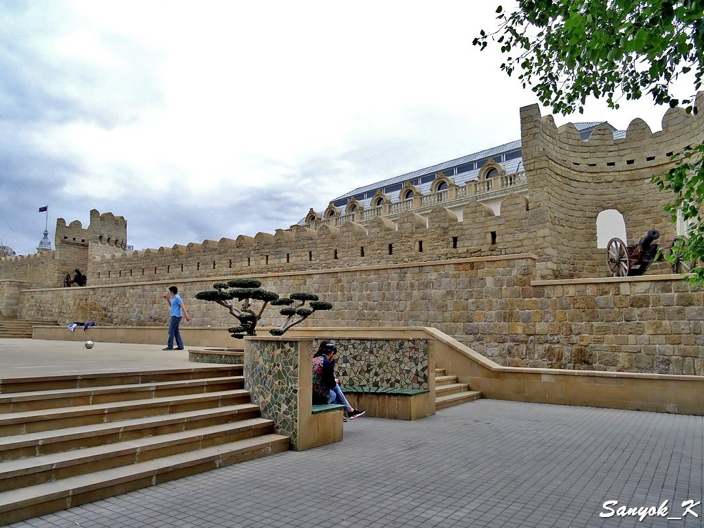 3502 Icheri Sheher Fortress walls near Sabir garden Ичери шехер Cтены у Сквера имени Сабира