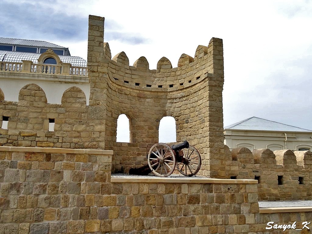 3503 Icheri Sheher Fortress walls near Sabir garden Ичери шехер Cтены у Сквера имени Сабира