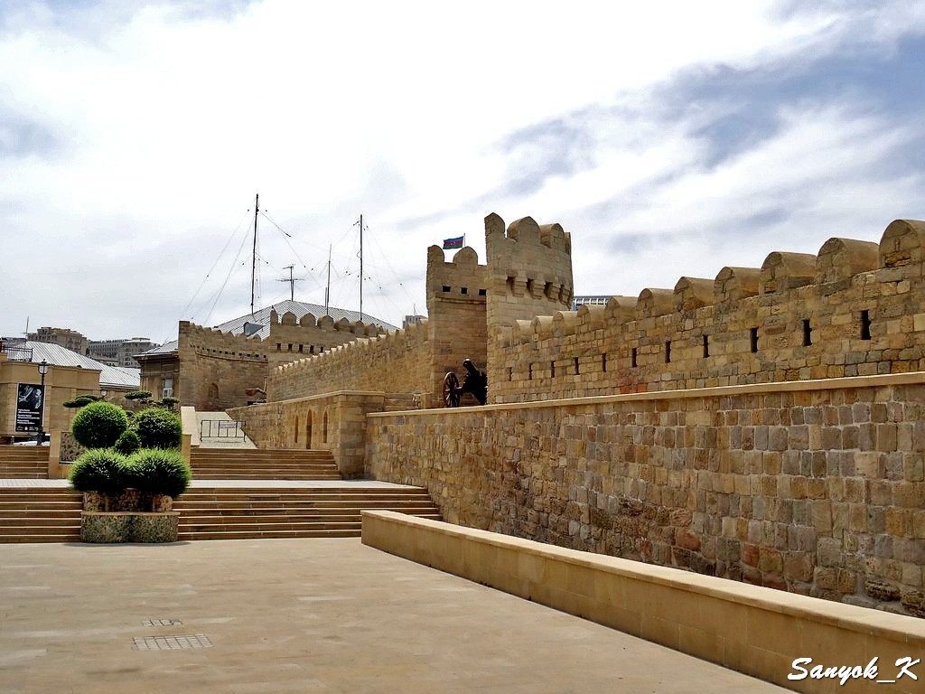 3504 Icheri Sheher Fortress walls near Sabir garden Ичери шехер Cтены у Сквера имени Сабира