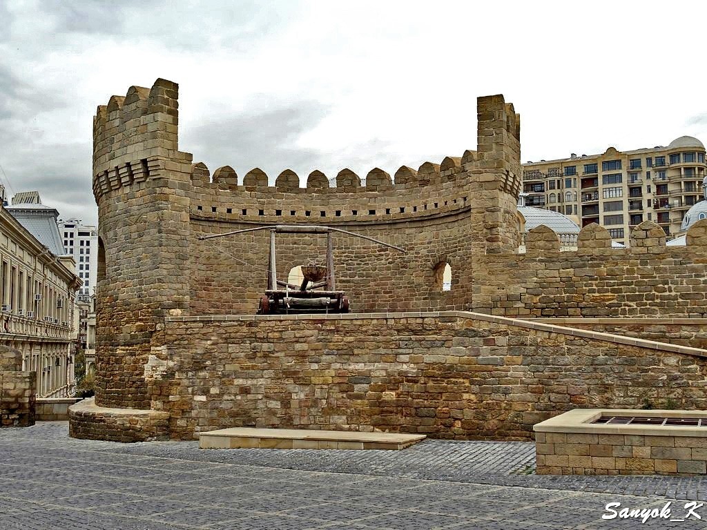 3505 Icheri Sheher Fortress walls near Sabir garden Ичери шехер Cтены у Сквера имени Сабира