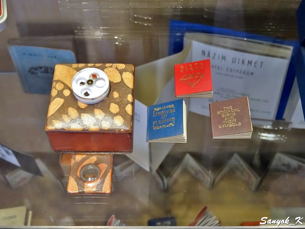 3587 Icheri Sheher Museum of Miniature Books Ичери шехер Музей миниатюрных книг