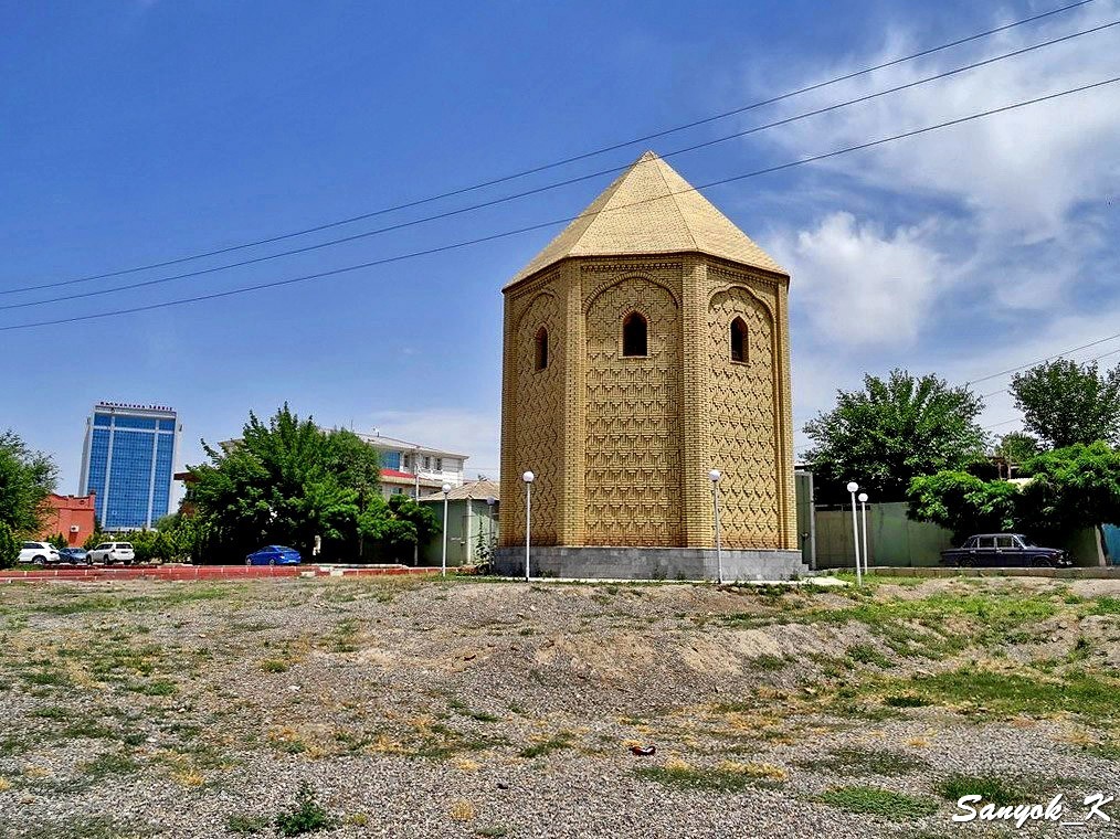 0238 Nakhchivan Khalideyi Kubra tomb Нахичевань Мавзолей Кюбра