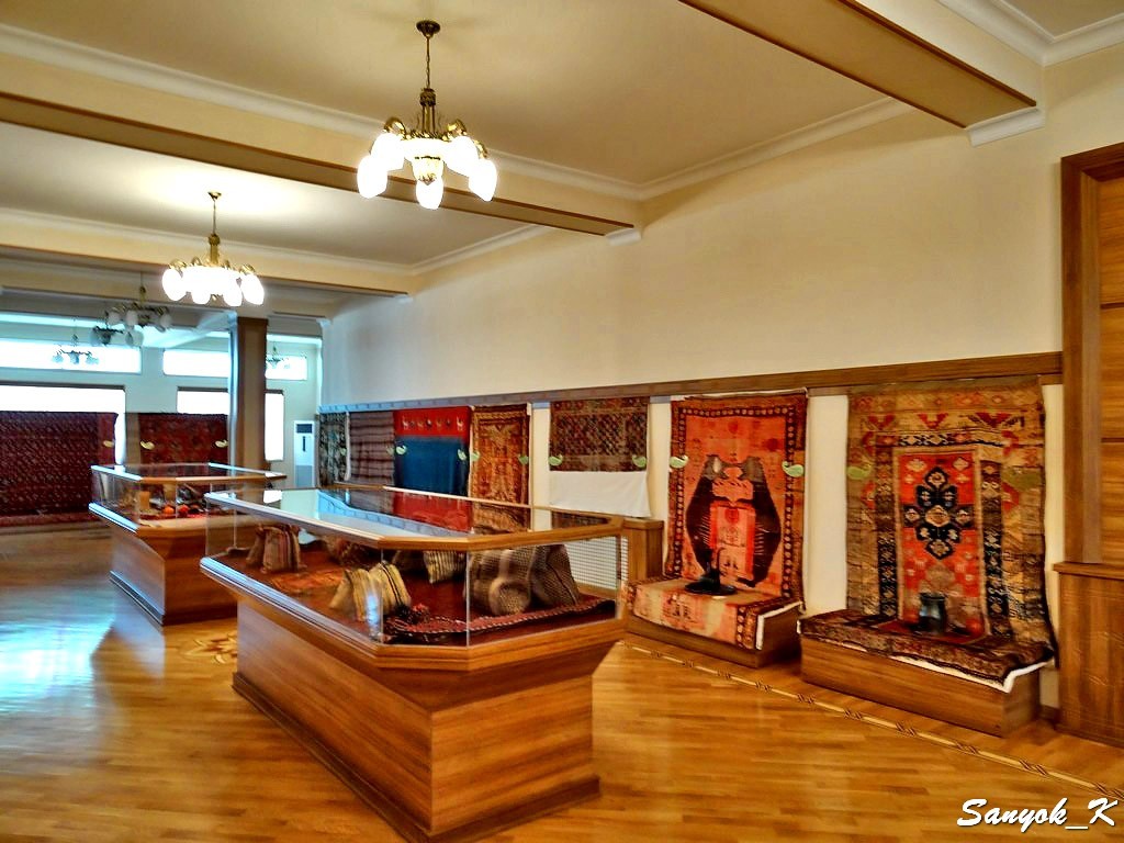 0182 Nakhchivan Museum of Carpets Нахичевань Музей ковров